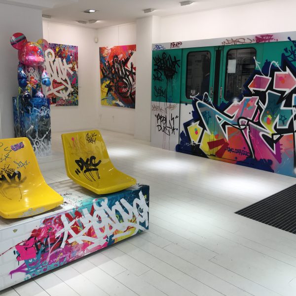 Vue de l'exposition de Zenoy "Colors Addict" à la galerie Géraldine Zberro